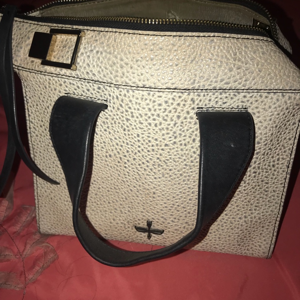 Handbags - Picture 4 of 5